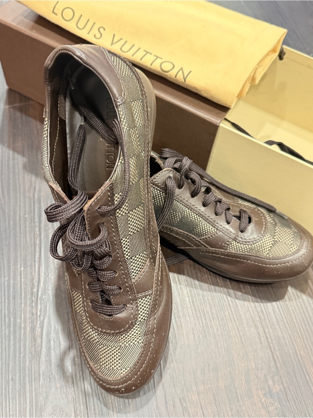 Louis Vuitton Damier Ebene low-top sneakers